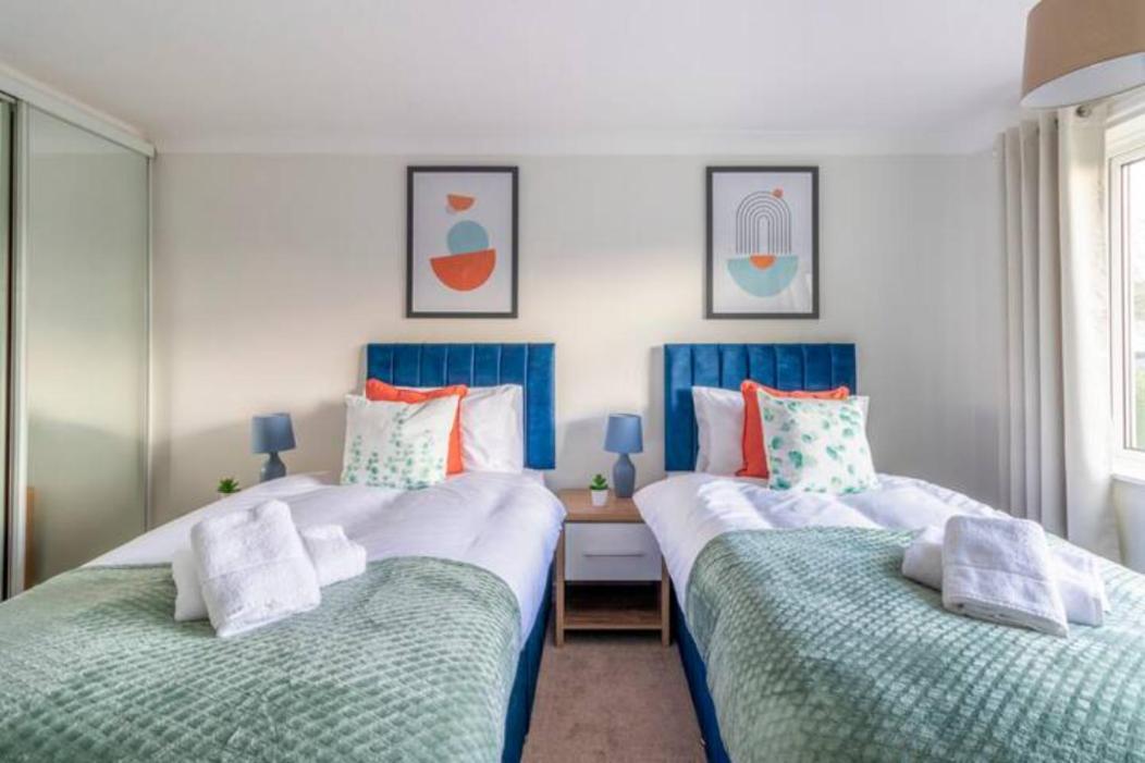 Trendy Sea View 2 Bedroom Sleeps 6 - Free Parking Bournemouth Kültér fotó