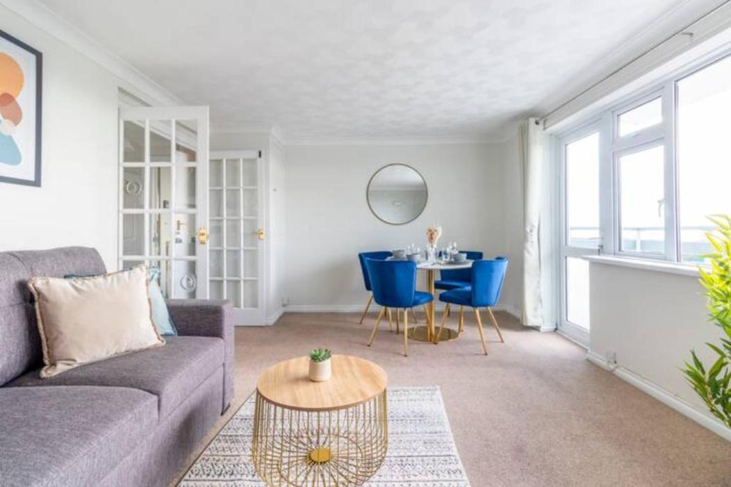 Trendy Sea View 2 Bedroom Sleeps 6 - Free Parking Bournemouth Kültér fotó