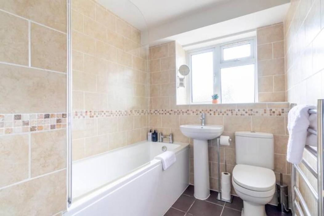 Trendy Sea View 2 Bedroom Sleeps 6 - Free Parking Bournemouth Kültér fotó