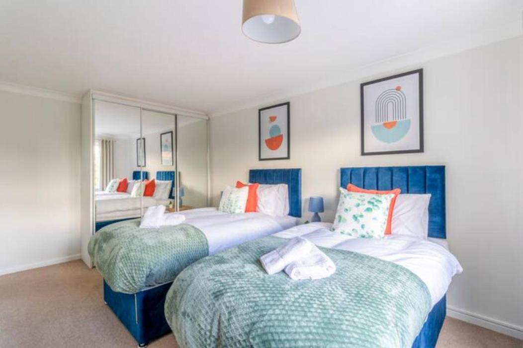 Trendy Sea View 2 Bedroom Sleeps 6 - Free Parking Bournemouth Kültér fotó