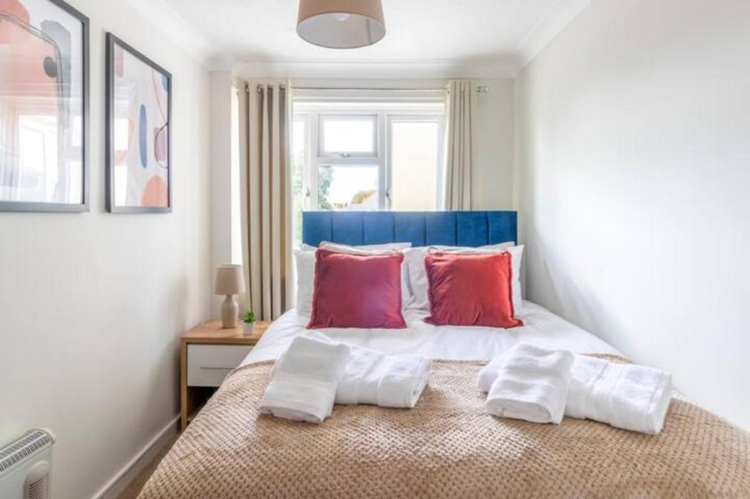 Trendy Sea View 2 Bedroom Sleeps 6 - Free Parking Bournemouth Kültér fotó